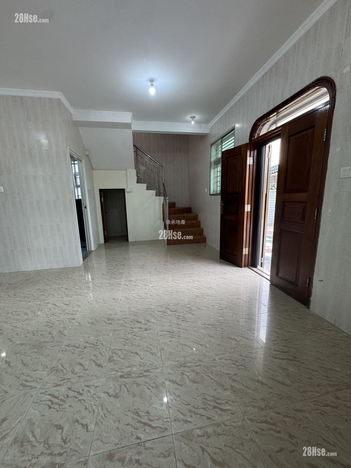 村屋 租盘 4 房 , 2 浴室