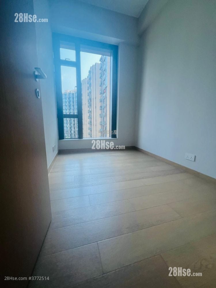 Crescent Green Sell 3 Bedrooms 916 ft²