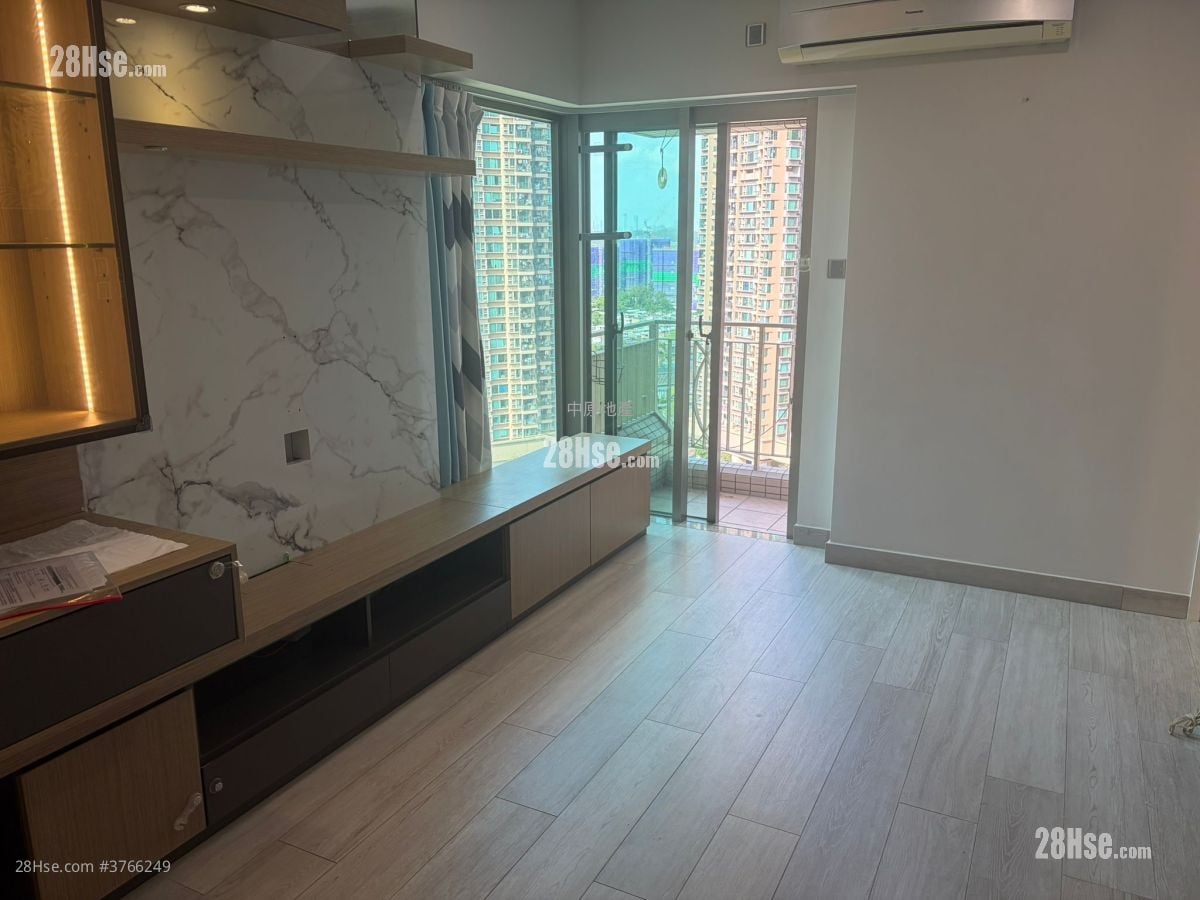 Yoho Town Sell 2 Bedrooms 422 ft²