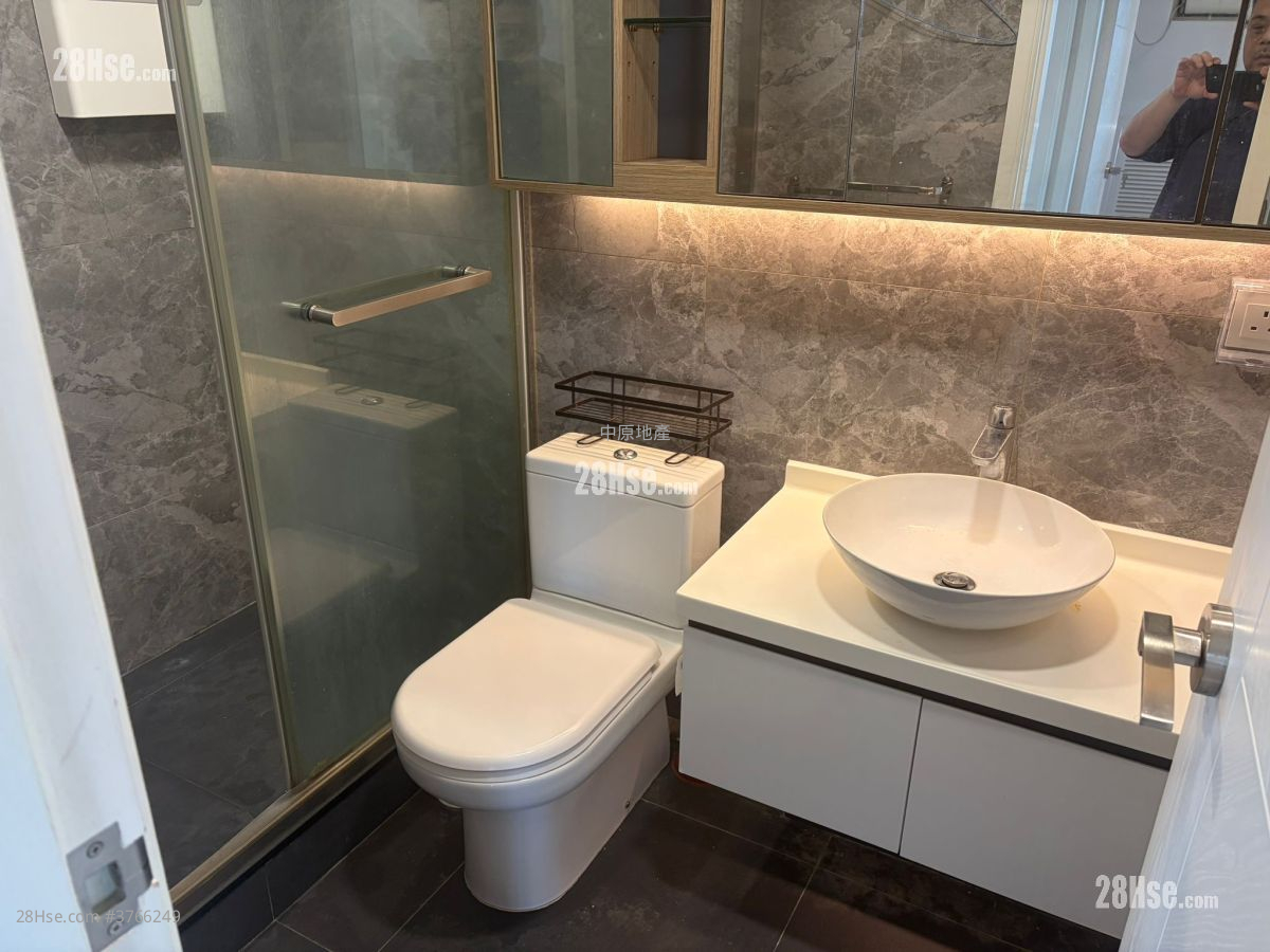 Yoho Town Sell 2 Bedrooms 422 ft²