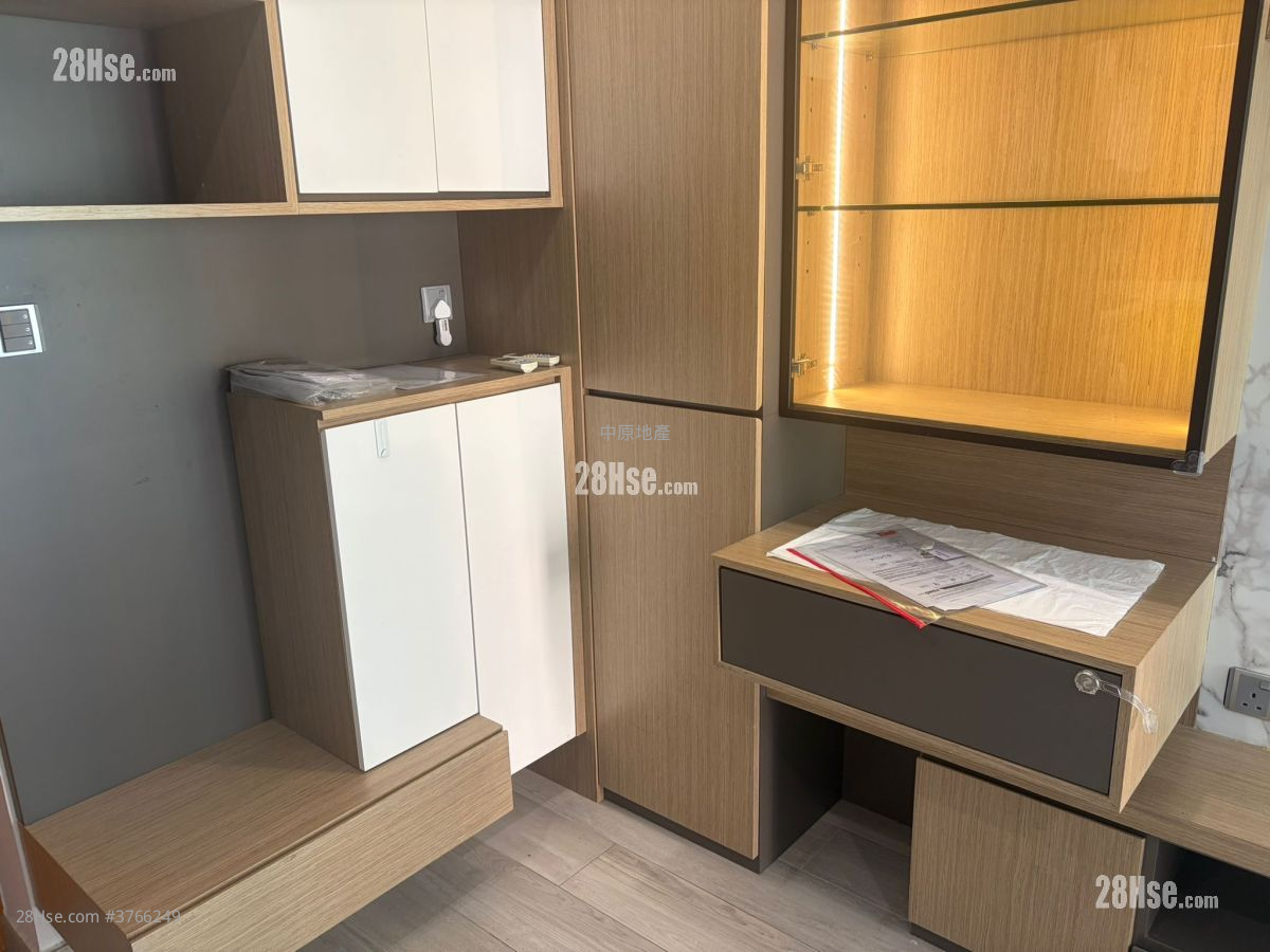 Yoho Town Sell 2 Bedrooms 422 ft²