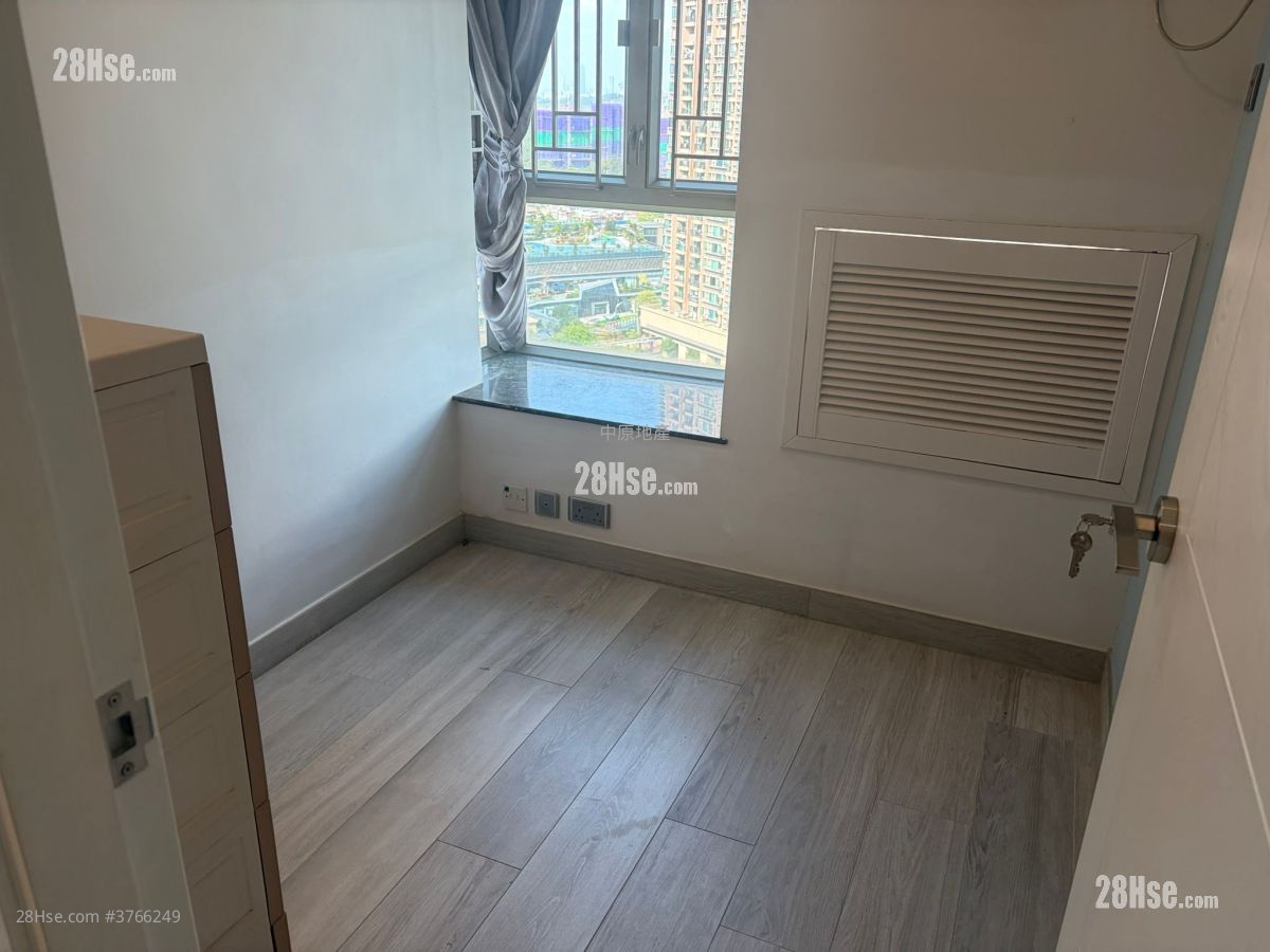 Yoho Town Sell 2 Bedrooms 422 ft²