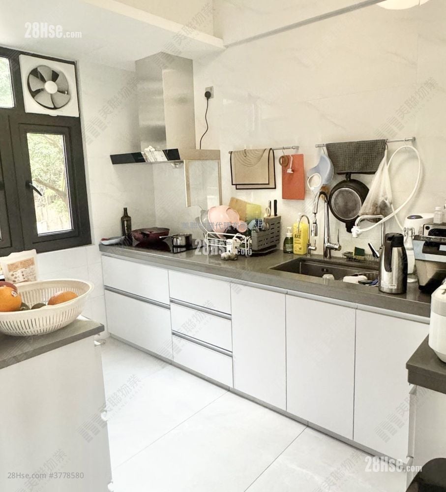 Woodcrest Hill Sell 3 Bedrooms , 2 Bathrooms 936 ft²