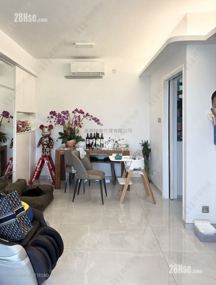 Woodcrest Hill Sell 3 Bedrooms , 2 Bathrooms 936 ft²