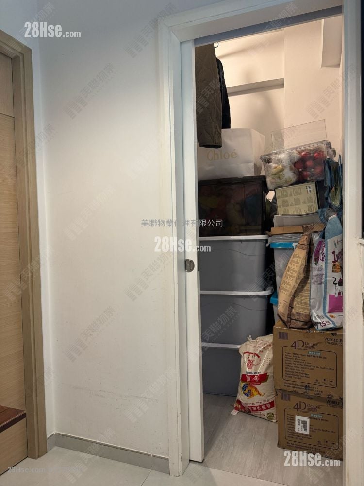 Woodcrest Hill Sell 3 Bedrooms , 2 Bathrooms 936 ft²