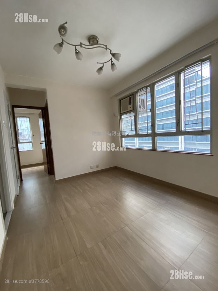 living room: Lucky Court Rental 2 Bedrooms , 1 Bathroom 283 ft²