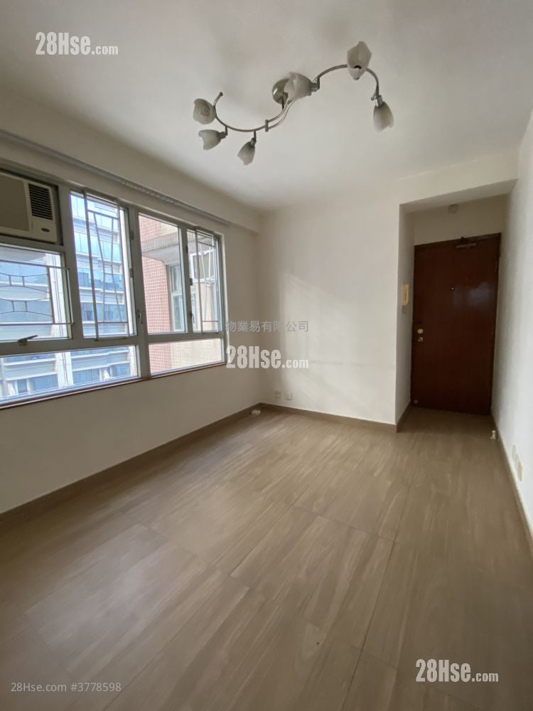 living room: Lucky Court Rental 2 Bedrooms , 1 Bathroom 283 ft²