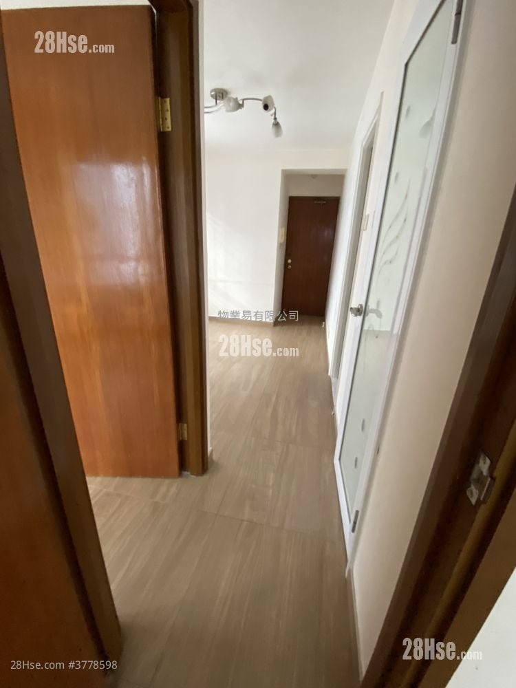 living room: Lucky Court Rental 2 Bedrooms , 1 Bathroom 283 ft²