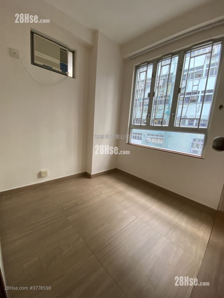 bedroom 2: Lucky Court Rental 2 Bedrooms , 1 Bathroom 283 ft²