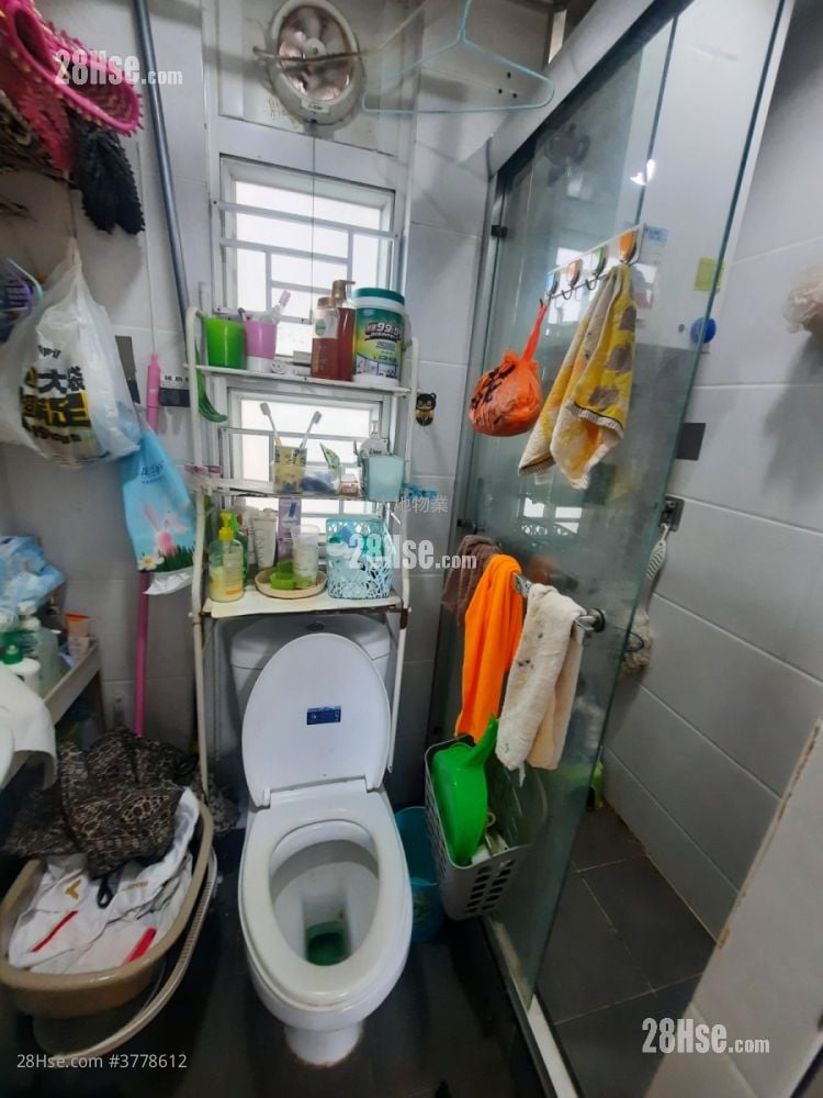 Tung Fai Court Sell 2 Bedrooms , 1 Bathroom 296 ft²