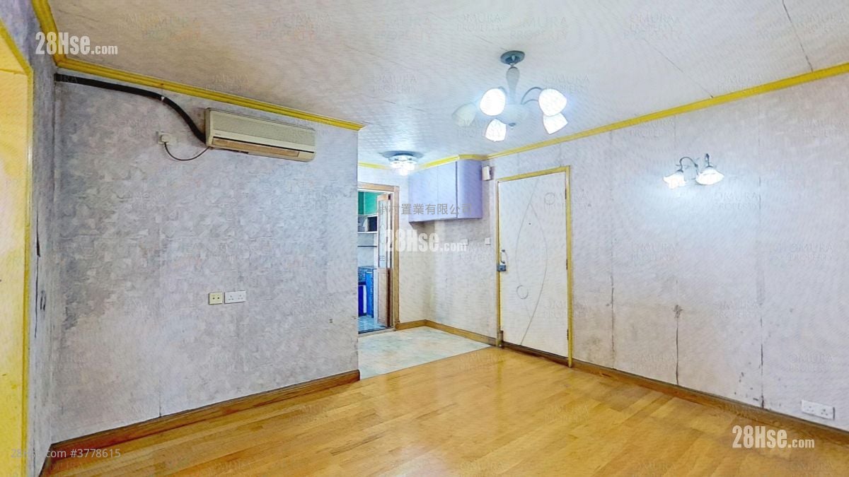 living room: Choi Fung Court Sell 2 Bedrooms , 1 Bathroom