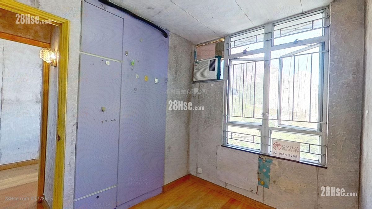master room: Choi Fung Court Sell 2 Bedrooms , 1 Bathroom