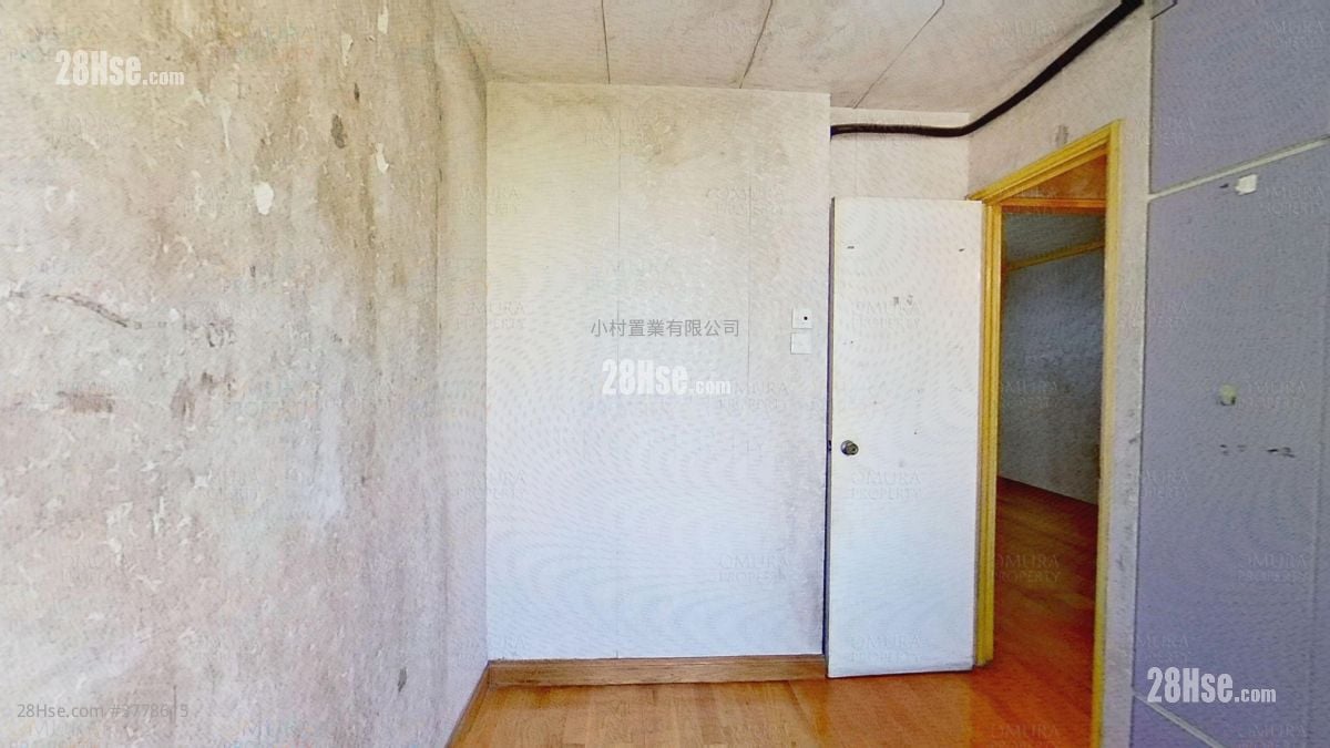 master room: Choi Fung Court Sell 2 Bedrooms , 1 Bathroom