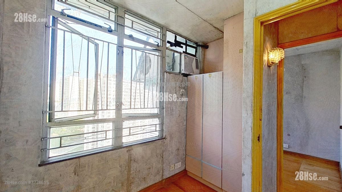 bedroom 2: Choi Fung Court Sell 2 Bedrooms , 1 Bathroom