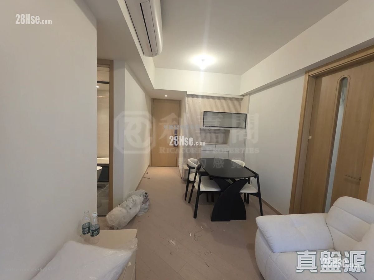 One Victoria Sell 3 Bedrooms 598 ft²