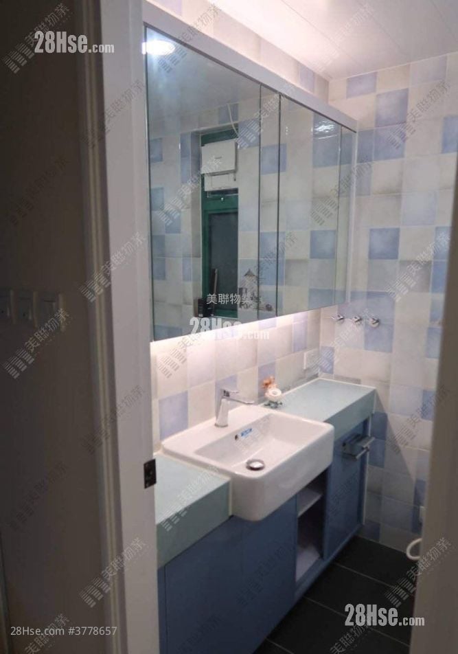 The Seacrest Sell 3 Bedrooms , 2 Bathrooms 606 ft²