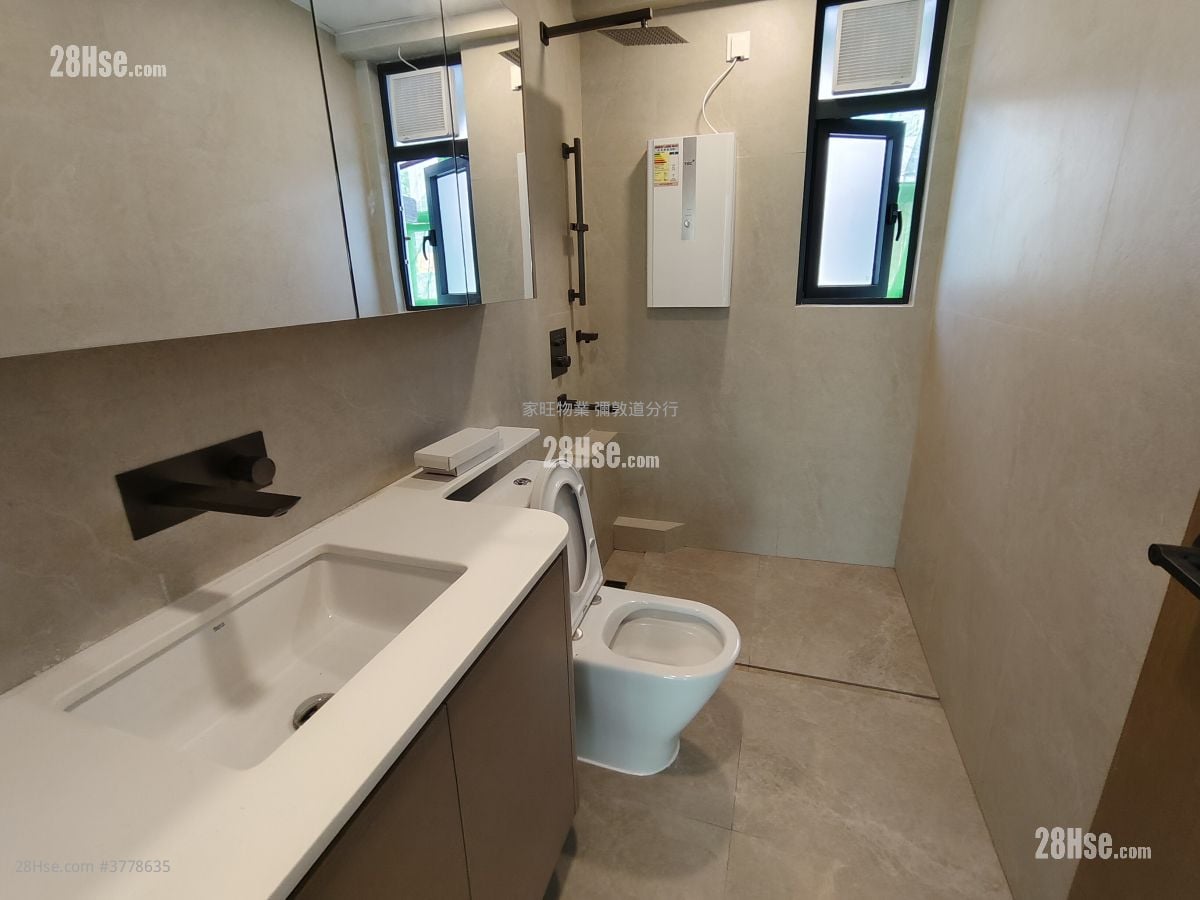 Sun And Moon Building Rental 3 Bedrooms , 2 Bathrooms 985 ft²