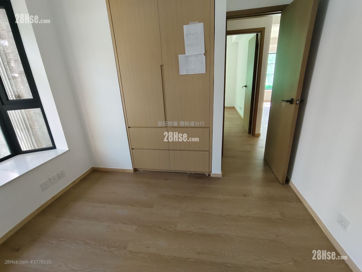 Sun And Moon Building Rental 3 Bedrooms , 2 Bathrooms 985 ft²