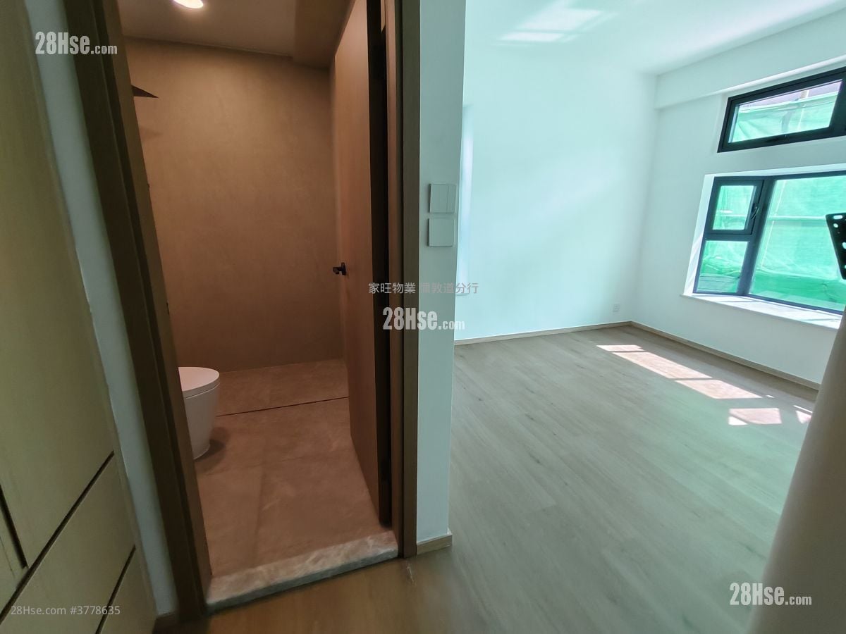 Sun And Moon Building Rental 3 Bedrooms , 2 Bathrooms 985 ft²