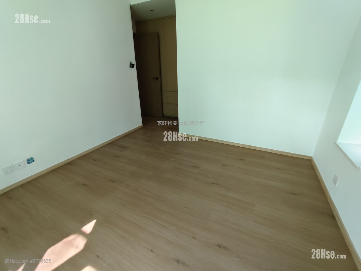 Sun And Moon Building Rental 3 Bedrooms , 2 Bathrooms 985 ft²