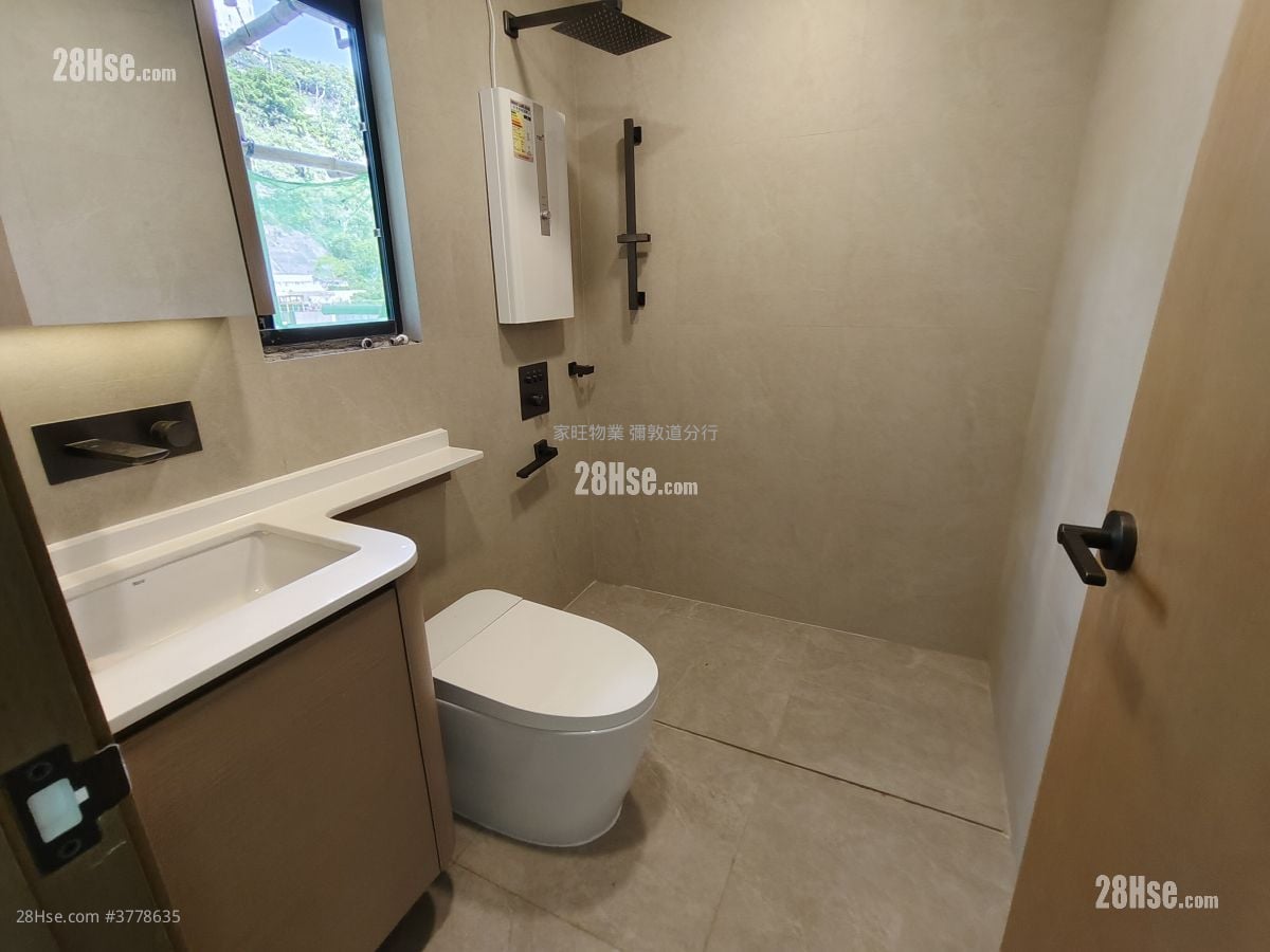 Sun And Moon Building Rental 3 Bedrooms , 2 Bathrooms 985 ft²