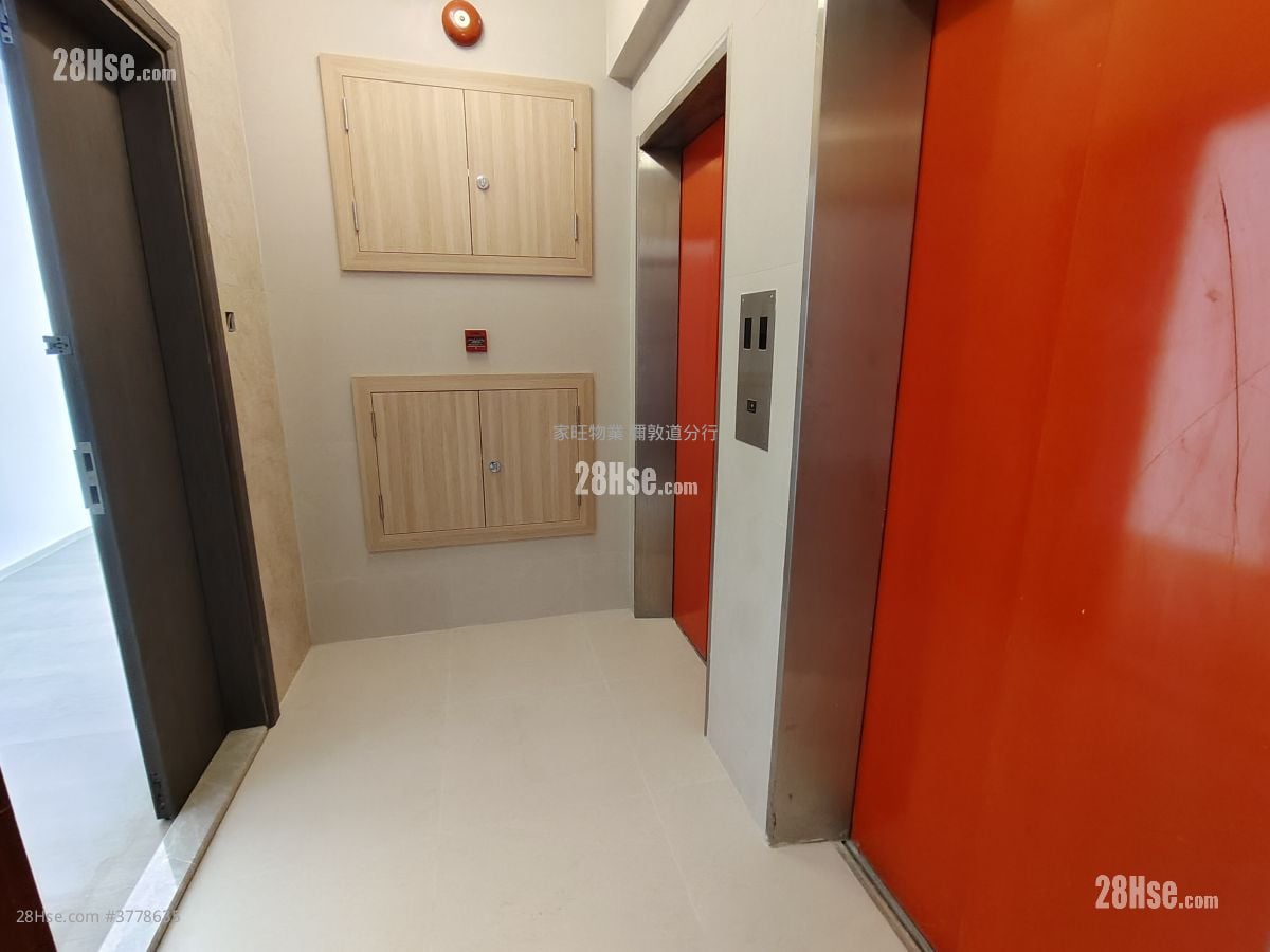 Sun And Moon Building Rental 3 Bedrooms , 2 Bathrooms 985 ft²