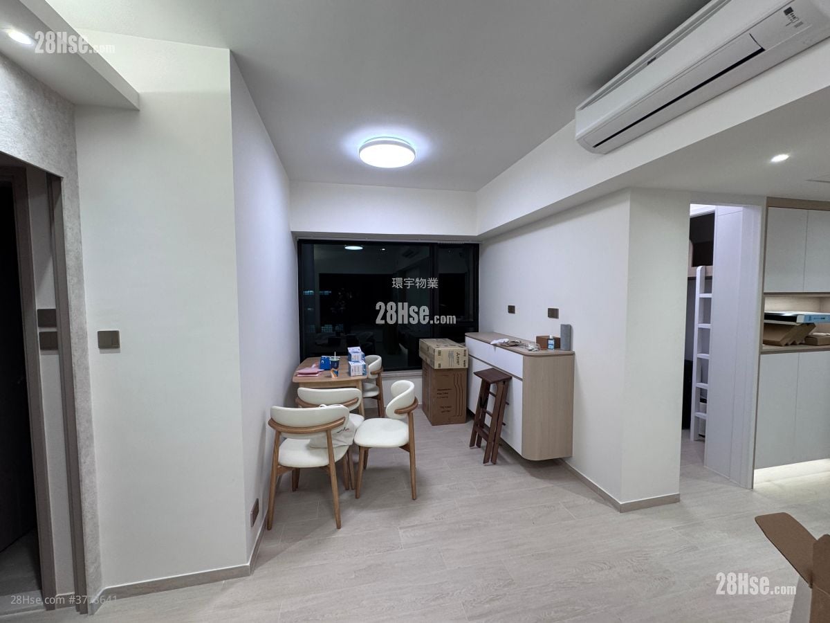 Chelsea Court Sell 4 Bedrooms , 2 Bathrooms 722 ft²