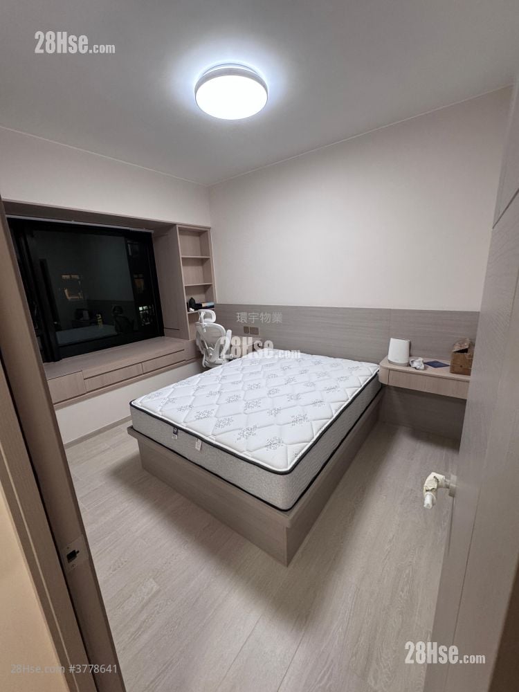 Chelsea Court Sell 4 Bedrooms , 2 Bathrooms 722 ft²