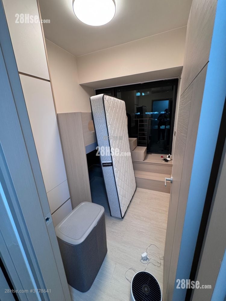 Chelsea Court Sell 4 Bedrooms , 2 Bathrooms 722 ft²