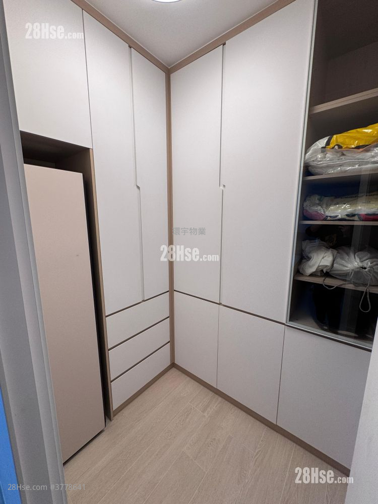 Chelsea Court Sell 4 Bedrooms , 2 Bathrooms 722 ft²