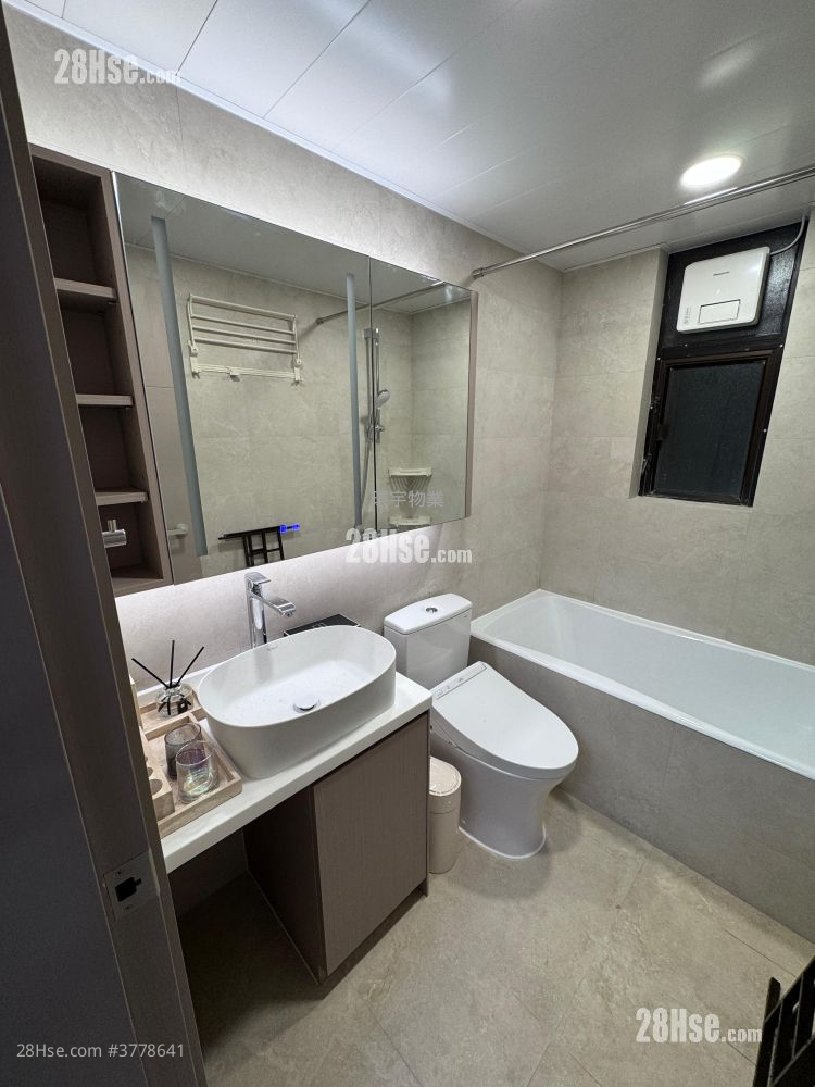 Chelsea Court Sell 4 Bedrooms , 2 Bathrooms 722 ft²