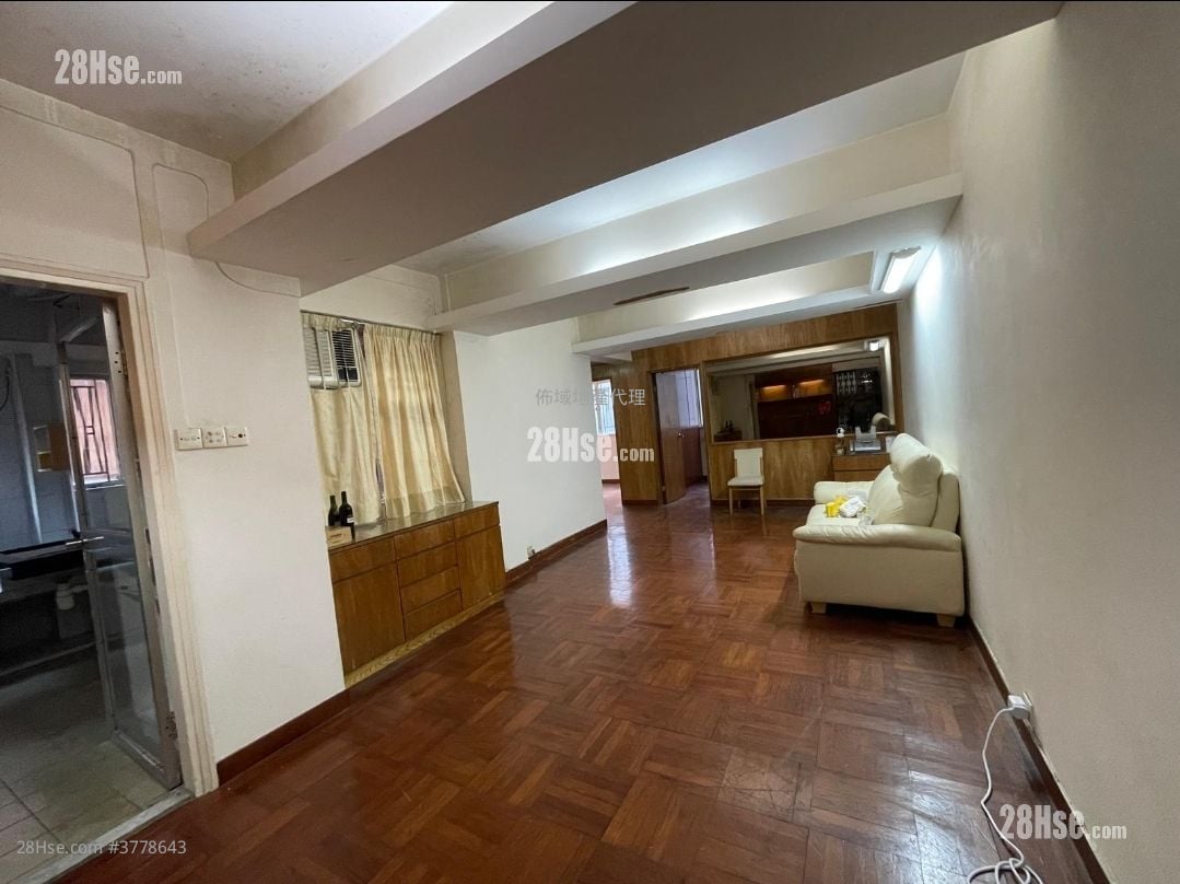 Pak On Building Sell 3 Bedrooms , 1 Bathroom 792 ft²