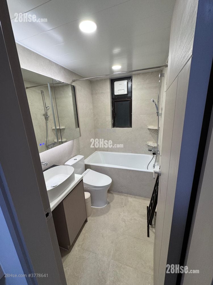 Chelsea Court Sell 4 Bedrooms , 2 Bathrooms 722 ft²