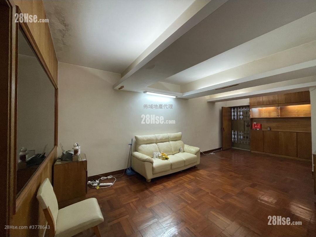 Pak On Building Sell 3 Bedrooms , 1 Bathroom 792 ft²