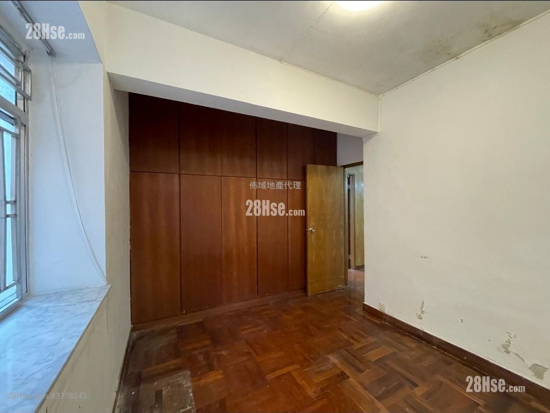 Pak On Building Sell 3 Bedrooms , 1 Bathroom 792 ft²