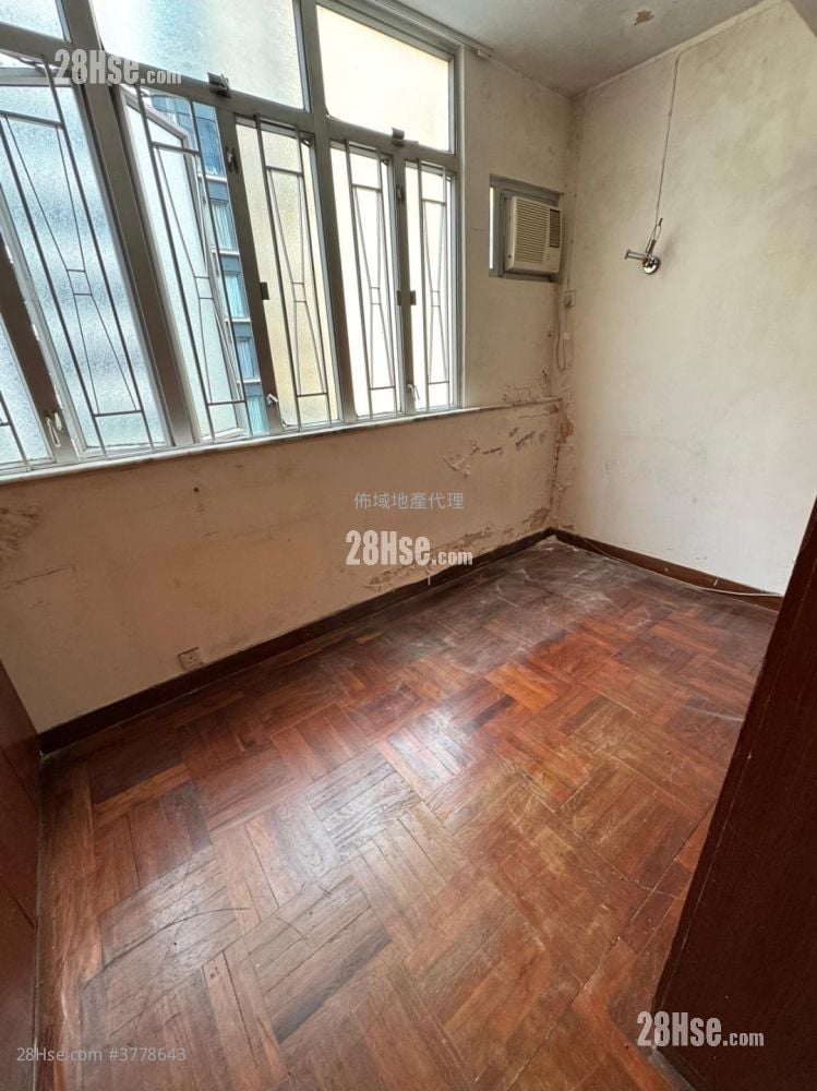 Pak On Building Sell 3 Bedrooms , 1 Bathroom 792 ft²