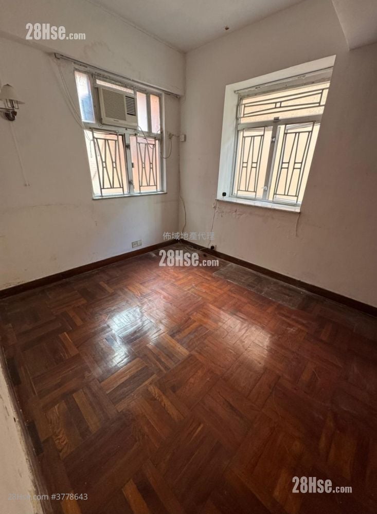 Pak On Building Sell 3 Bedrooms , 1 Bathroom 792 ft²