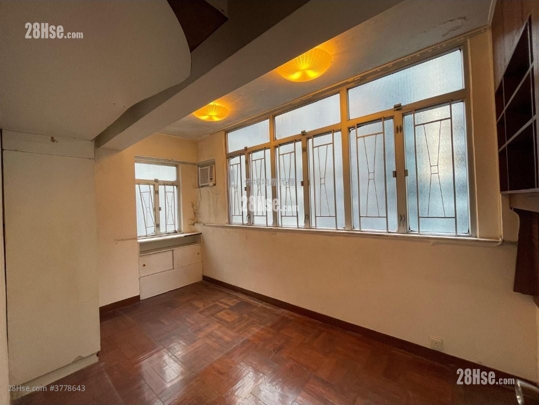 Pak On Building Sell 3 Bedrooms , 1 Bathroom 792 ft²