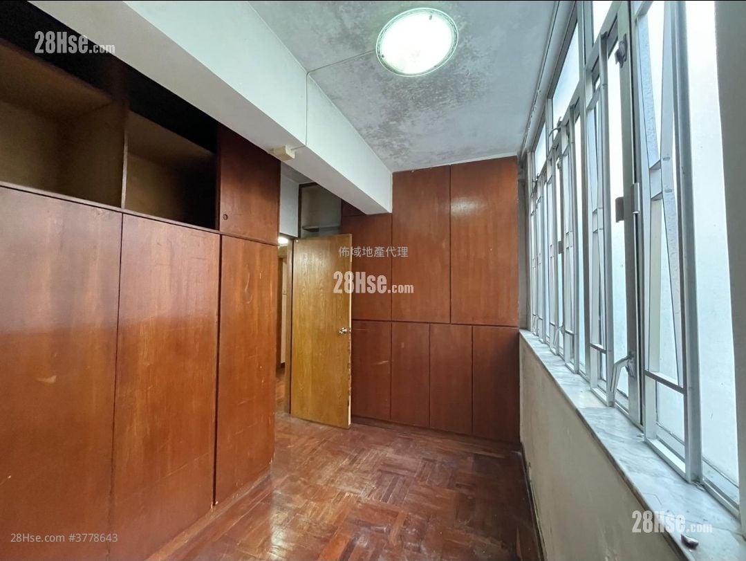 Pak On Building Sell 3 Bedrooms , 1 Bathroom 792 ft²