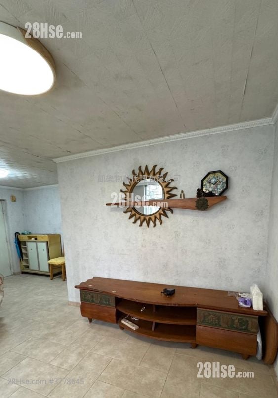 Charming Garden Sell 592 ft²