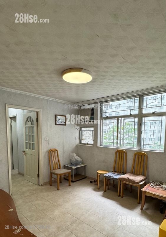 Charming Garden Sell 592 ft²