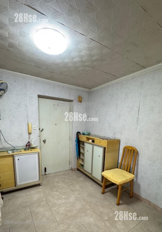 Charming Garden Sell 592 ft²