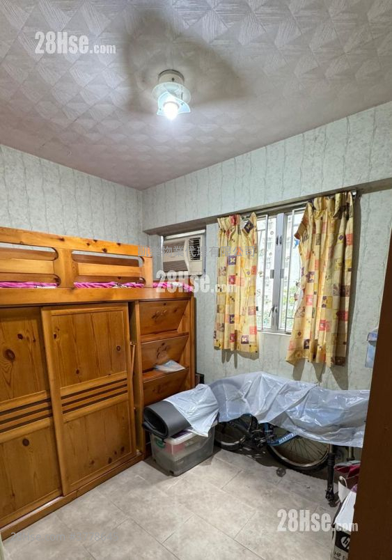 Charming Garden Sell 592 ft²