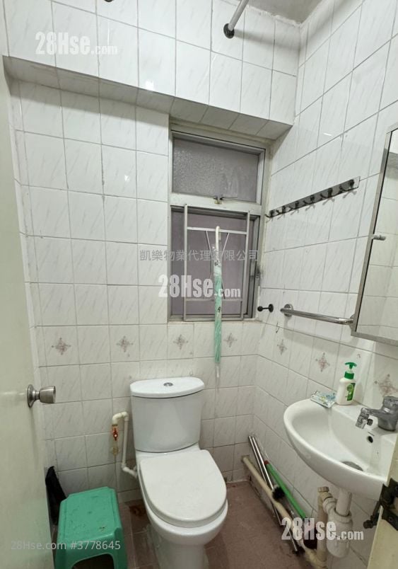 Charming Garden Sell 592 ft²