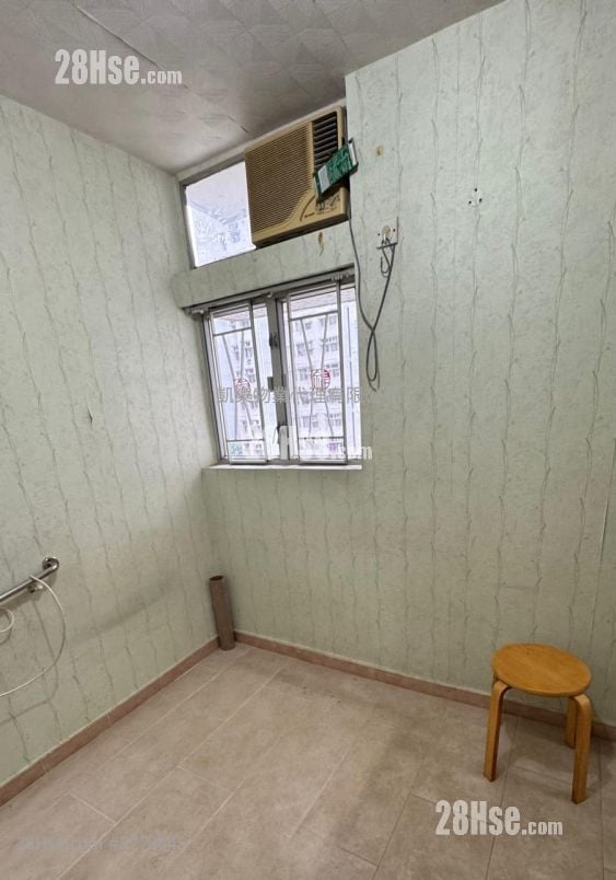 Charming Garden Sell 592 ft²