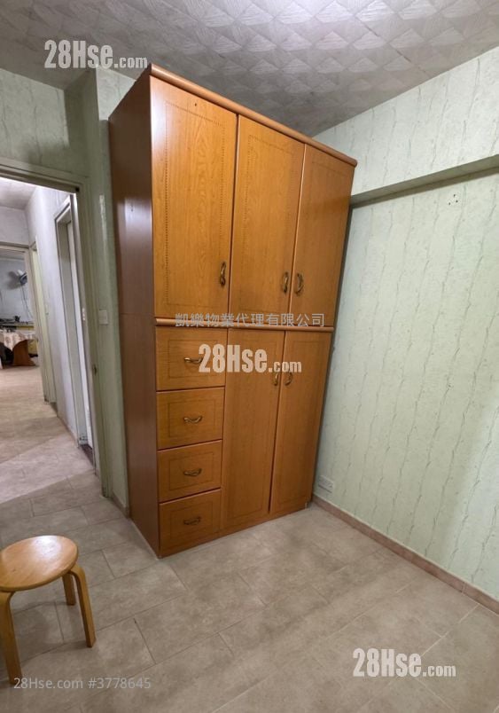 Charming Garden Sell 592 ft²