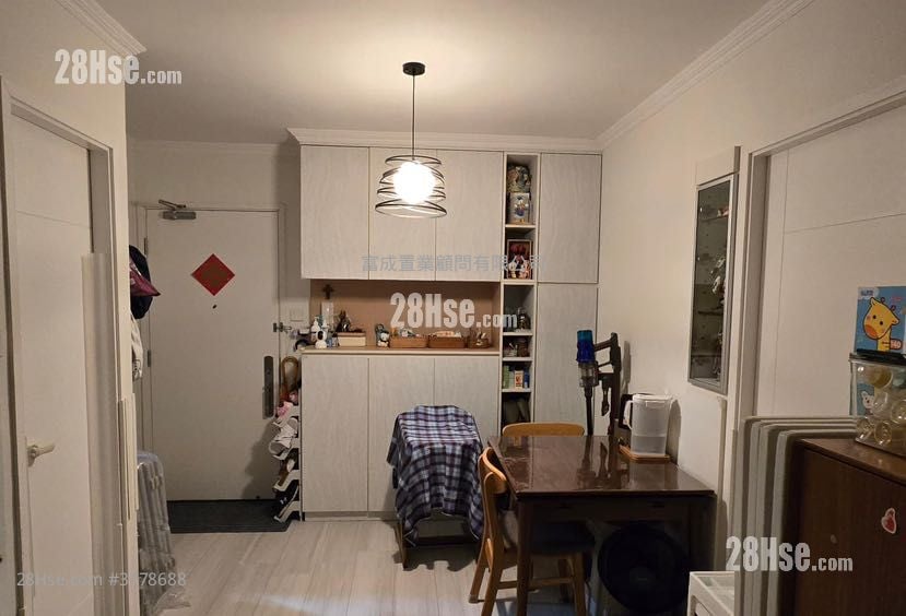 Choi Hing Court Sell 2 Bedrooms , 1 Bathroom 436 ft²