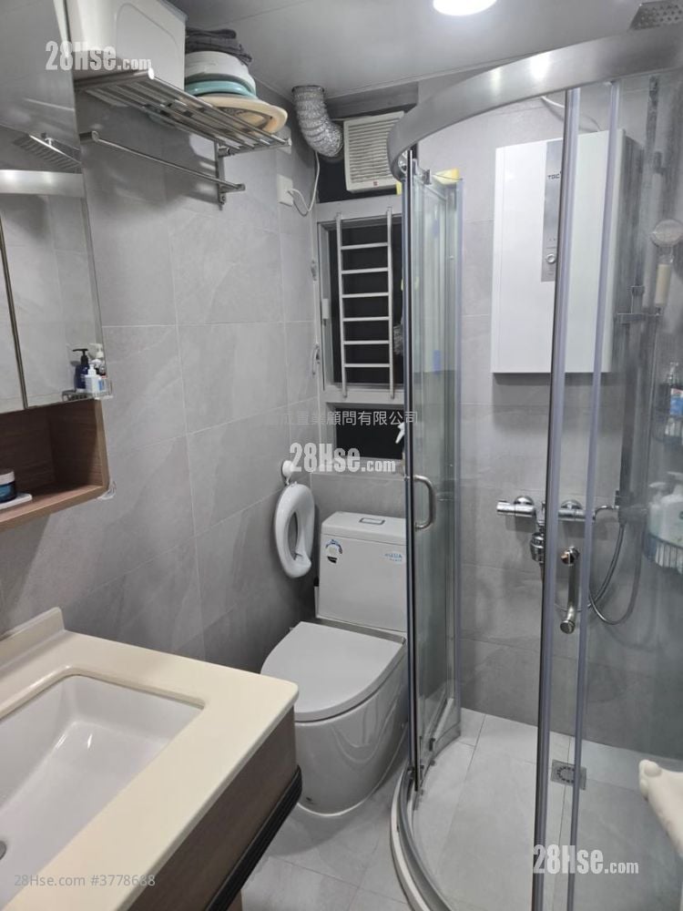 Choi Hing Court Sell 2 Bedrooms , 1 Bathroom 436 ft²