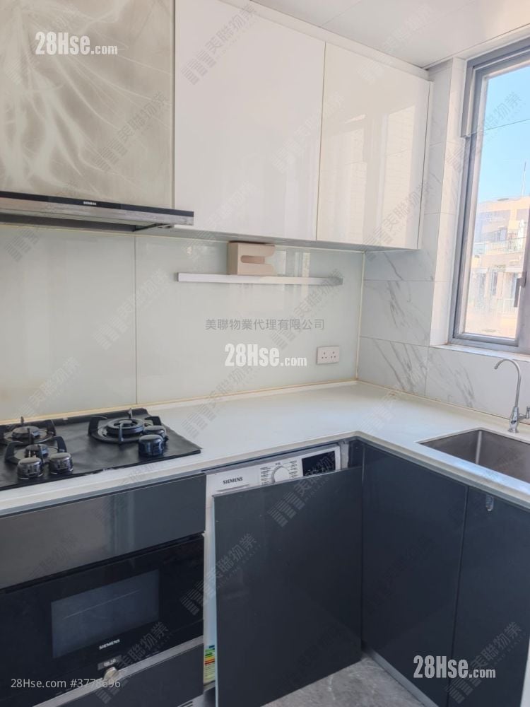 Capri Sell 2 Bedrooms 521 ft²