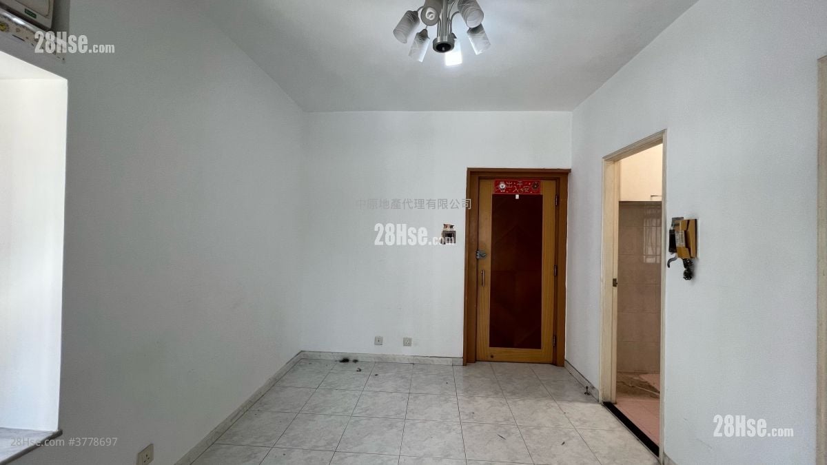 Mayfair Gardens Sell 2 Bedrooms , 1 Bathroom 329 ft²